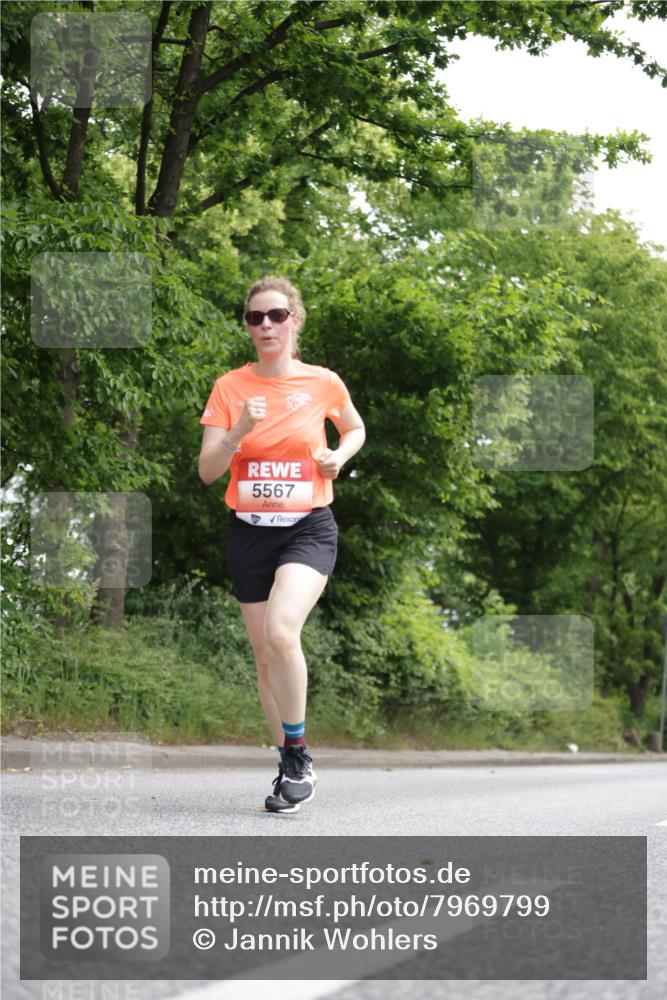 15.06.2025 - REWE Women's Run Jannik Wohlers http://msf.ph/oto/7969799 15.06.2025 10:04:49 Laufen 5567 meine-sportfotos.de