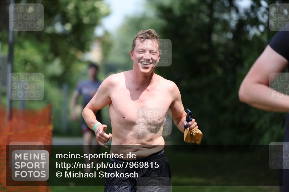 15.06.2025 - 7 Türme Triathlon Michael Strokosch http://msf.ph/oto/7969815 15.06.2025 12:56:52 Schwimmen 868, 886, 901, 910, 915, 988, 1003, 1028, 1074, 1095, 1132, 1167, 1175, 1198 meine-sportfotos.de