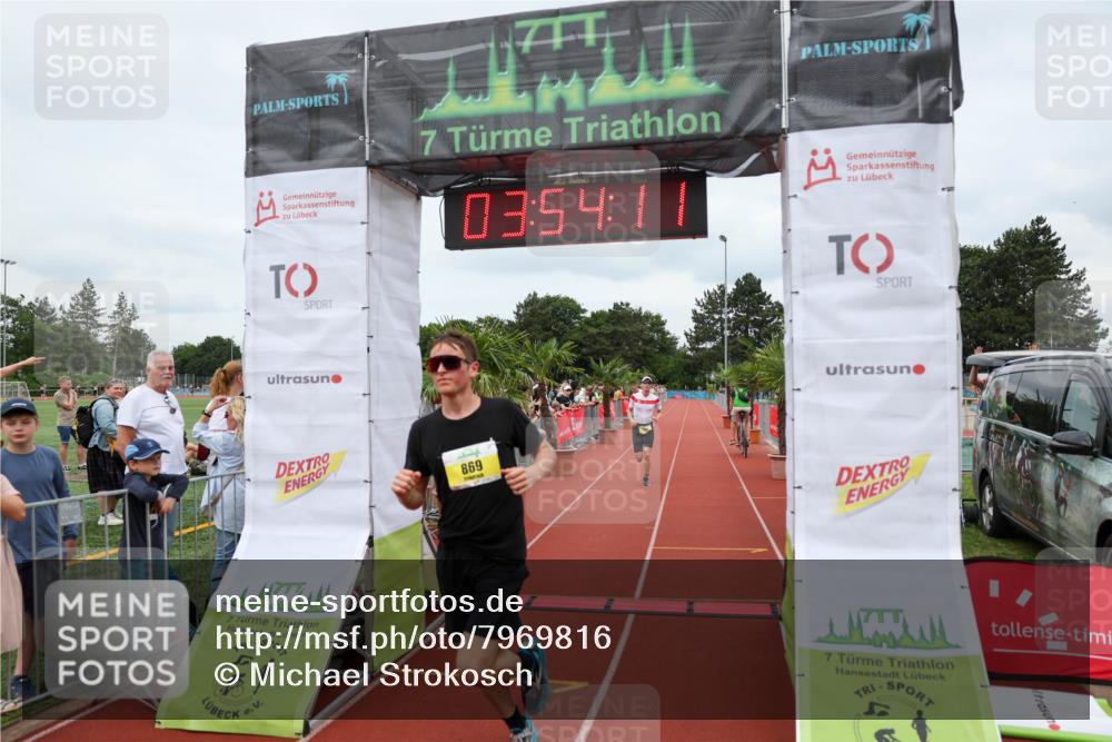 15.06.2025 - 7 Türme Triathlon Michael Strokosch http://msf.ph/oto/7969816 15.06.2025 13:54:10 Ziel 833, 869 meine-sportfotos.de