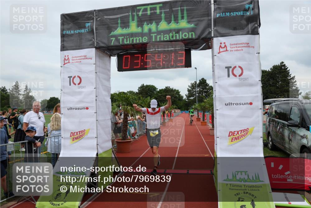 15.06.2025 - 7 Türme Triathlon Michael Strokosch http://msf.ph/oto/7969839 15.06.2025 13:54:12 Ziel 833, 869 meine-sportfotos.de