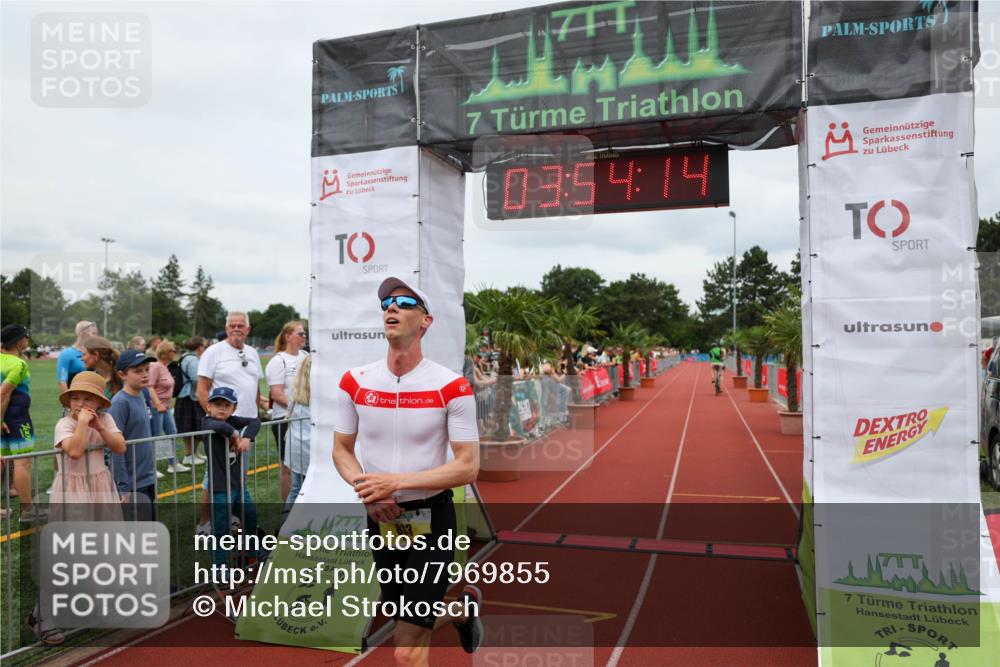 15.06.2025 - 7 Türme Triathlon Michael Strokosch http://msf.ph/oto/7969855 15.06.2025 13:54:13 Ziel 833, 869 meine-sportfotos.de
