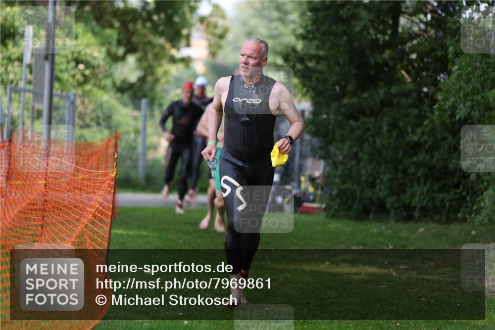 15.06.2025 - 7 Türme Triathlon Michael Strokosch http://msf.ph/oto/7969861 15.06.2025 12:57:01 Schwimmen 889, 901, 910, 915, 988, 1031, 1033, 1064, 1074, 1095, 1132, 1136, 1166, 1167, 1198 meine-sportfotos.de