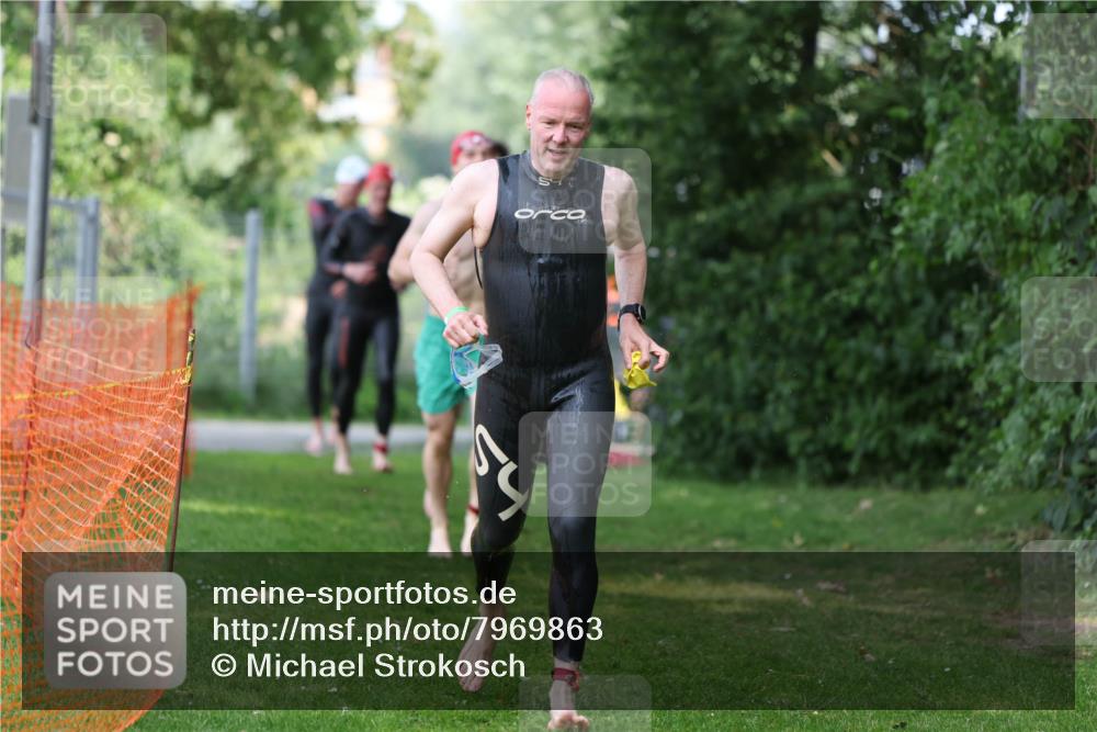 15.06.2025 - 7 Türme Triathlon Michael Strokosch http://msf.ph/oto/7969863 15.06.2025 12:57:02 Schwimmen 889, 901, 910, 915, 988, 1031, 1033, 1064, 1074, 1095, 1132, 1136, 1166, 1167, 1198 meine-sportfotos.de