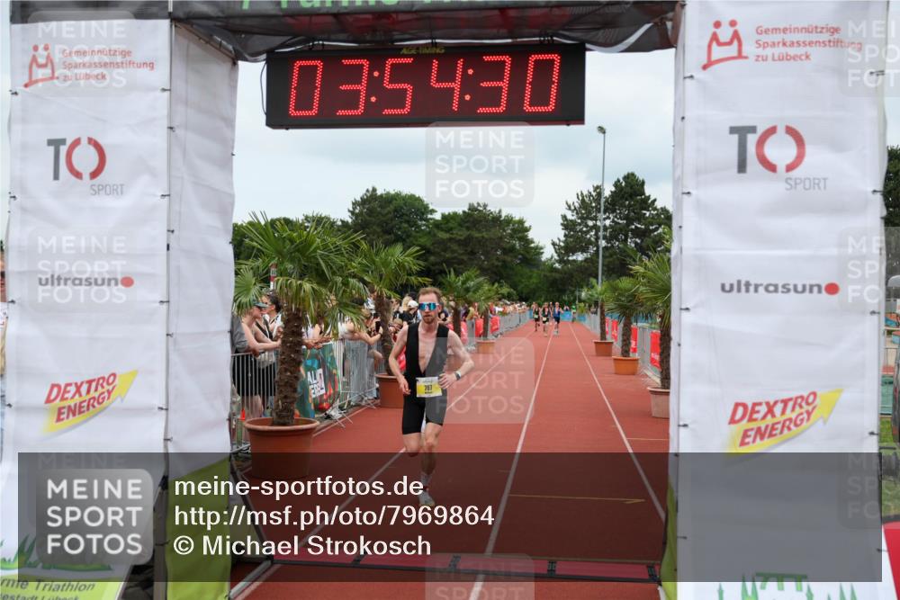 15.06.2025 - 7 Türme Triathlon Michael Strokosch http://msf.ph/oto/7969864 15.06.2025 13:54:29 Ziel 707 meine-sportfotos.de