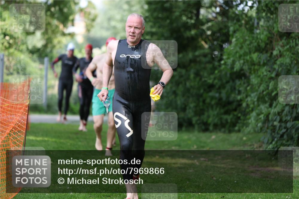 15.06.2025 - 7 Türme Triathlon Michael Strokosch http://msf.ph/oto/7969866 15.06.2025 12:57:02 Schwimmen 889, 901, 910, 915, 988, 1031, 1033, 1064, 1074, 1095, 1132, 1136, 1166, 1167, 1198 meine-sportfotos.de