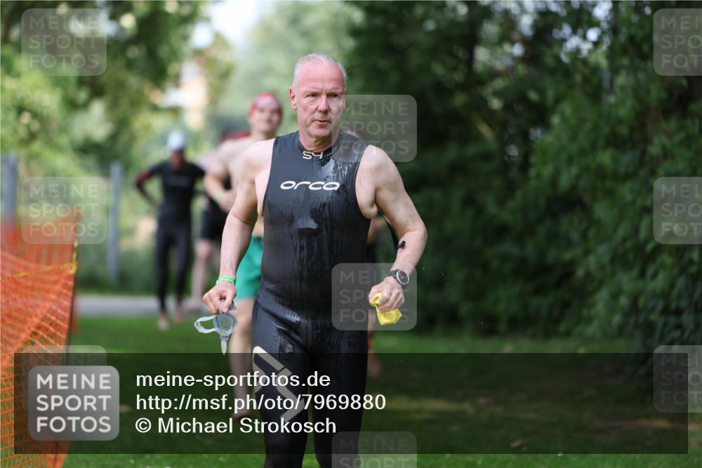 15.06.2025 - 7 Türme Triathlon Michael Strokosch http://msf.ph/oto/7969880 15.06.2025 12:57:03 Schwimmen 889, 910, 915, 988, 1031, 1033, 1064, 1074, 1095, 1116, 1132, 1136, 1166, 1167, 1198 meine-sportfotos.de