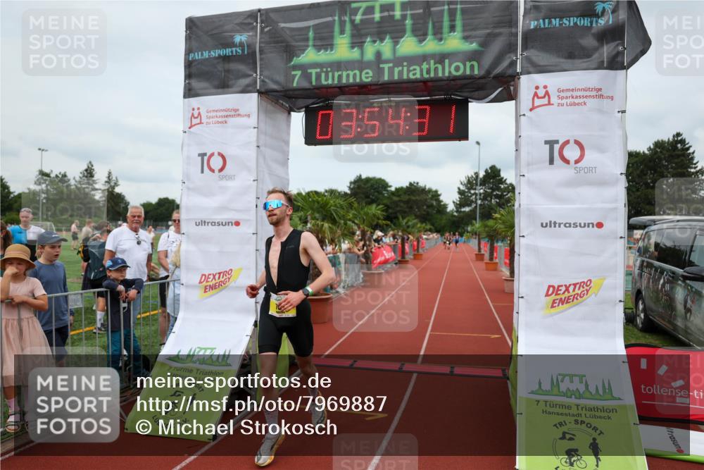 15.06.2025 - 7 Türme Triathlon Michael Strokosch http://msf.ph/oto/7969887 15.06.2025 13:54:30 Ziel 707 meine-sportfotos.de