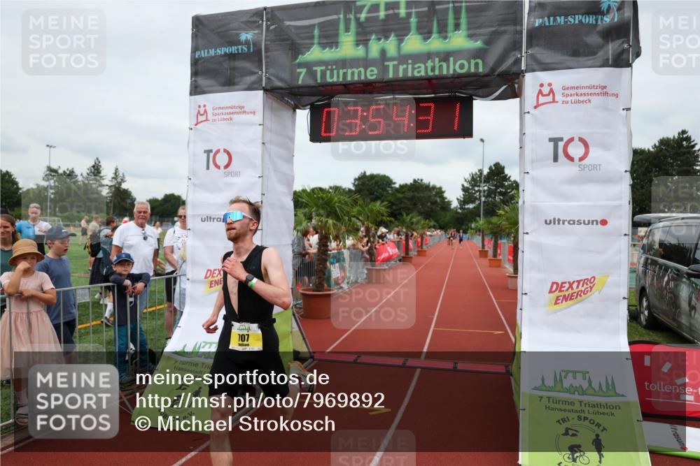 15.06.2025 - 7 Türme Triathlon Michael Strokosch http://msf.ph/oto/7969892 15.06.2025 13:54:30 Ziel 707 meine-sportfotos.de