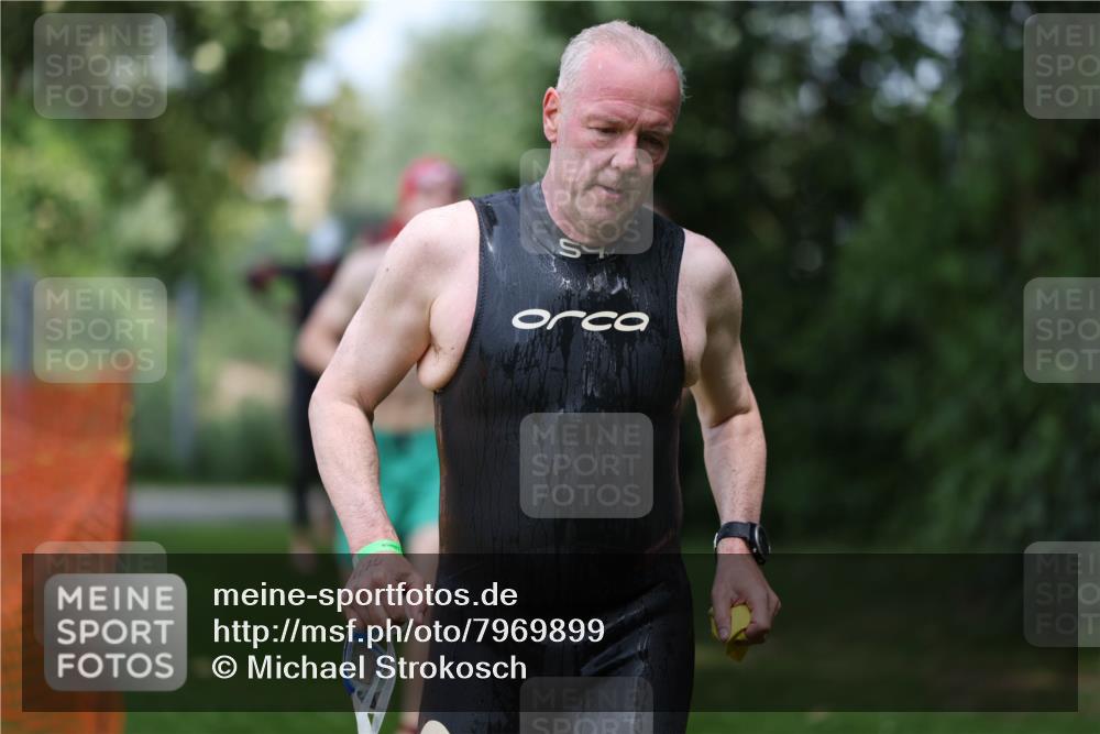 15.06.2025 - 7 Türme Triathlon Michael Strokosch http://msf.ph/oto/7969899 15.06.2025 12:57:04 Schwimmen 774, 889, 910, 915, 988, 1031, 1033, 1049, 1064, 1074, 1095, 1116, 1132, 1136, 1166, 1167 meine-sportfotos.de