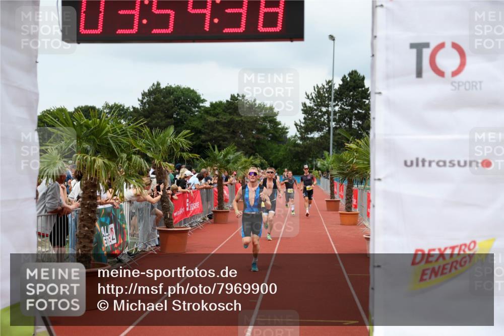 15.06.2025 - 7 Türme Triathlon Michael Strokosch http://msf.ph/oto/7969900 15.06.2025 13:54:37 Ziel 701, 707, 901, 913, 1116 meine-sportfotos.de