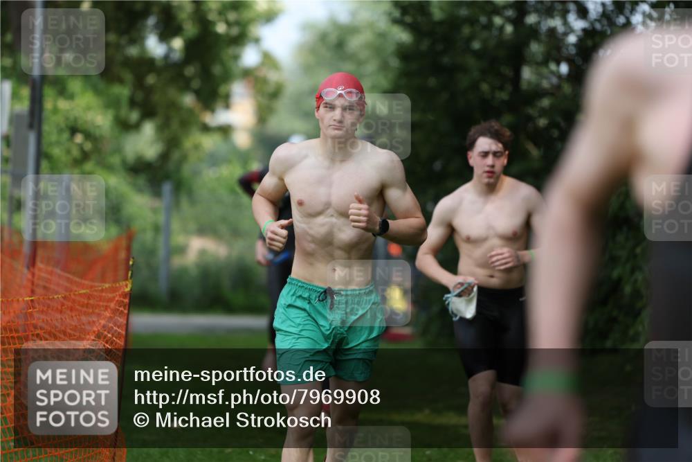 15.06.2025 - 7 Türme Triathlon Michael Strokosch http://msf.ph/oto/7969908 15.06.2025 12:57:05 Schwimmen 774, 889, 910, 915, 988, 1031, 1033, 1049, 1064, 1074, 1087, 1095, 1116, 1136, 1164, 1166, 1167 meine-sportfotos.de