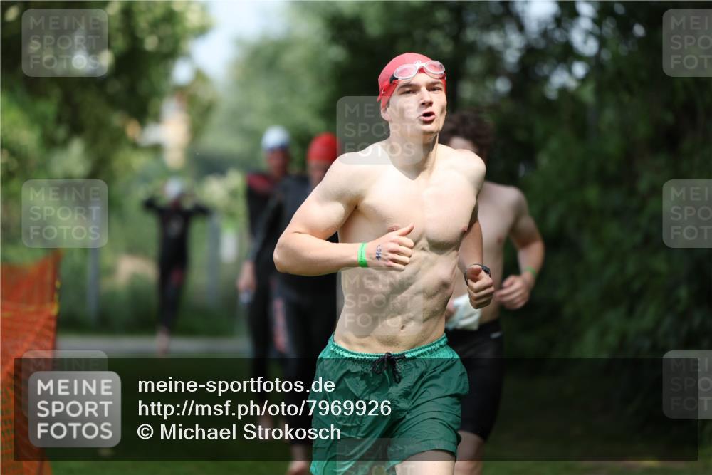 15.06.2025 - 7 Türme Triathlon Michael Strokosch http://msf.ph/oto/7969926 15.06.2025 12:57:06 Schwimmen 736, 774, 889, 910, 915, 988, 1031, 1033, 1049, 1064, 1074, 1087, 1095, 1116, 1136, 1164, 1166, 1167 meine-sportfotos.de