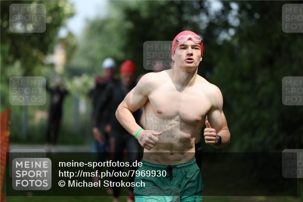 15.06.2025 - 7 Türme Triathlon Michael Strokosch http://msf.ph/oto/7969930 15.06.2025 12:57:06 Schwimmen 736, 774, 889, 910, 915, 988, 1031, 1033, 1049, 1064, 1074, 1087, 1095, 1116, 1136, 1164, 1166, 1167 meine-sportfotos.de