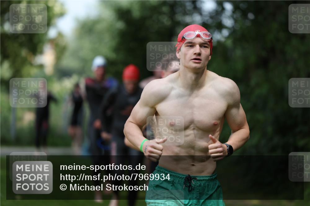 15.06.2025 - 7 Türme Triathlon Michael Strokosch http://msf.ph/oto/7969934 15.06.2025 12:57:07 Schwimmen 736, 774, 889, 910, 915, 988, 1031, 1033, 1049, 1064, 1074, 1087, 1095, 1116, 1136, 1164, 1166, 1167 meine-sportfotos.de