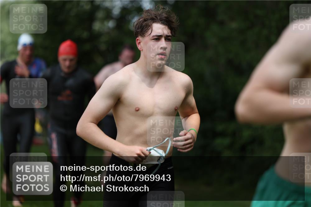 15.06.2025 - 7 Türme Triathlon Michael Strokosch http://msf.ph/oto/7969943 15.06.2025 12:57:08 Schwimmen 736, 774, 889, 910, 913, 915, 988, 1031, 1033, 1049, 1064, 1074, 1087, 1095, 1114, 1116, 1136, 1164, 1166, 1167 meine-sportfotos.de