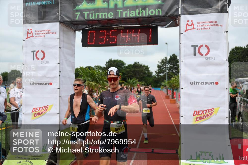 15.06.2025 - 7 Türme Triathlon Michael Strokosch http://msf.ph/oto/7969954 15.06.2025 13:54:41 Ziel 701, 901, 913, 919, 1116 meine-sportfotos.de