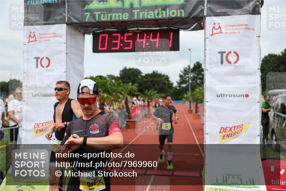 15.06.2025 - 7 Türme Triathlon Michael Strokosch http://msf.ph/oto/7969960 15.06.2025 13:54:41 Ziel 701, 901, 913, 919, 1116 meine-sportfotos.de