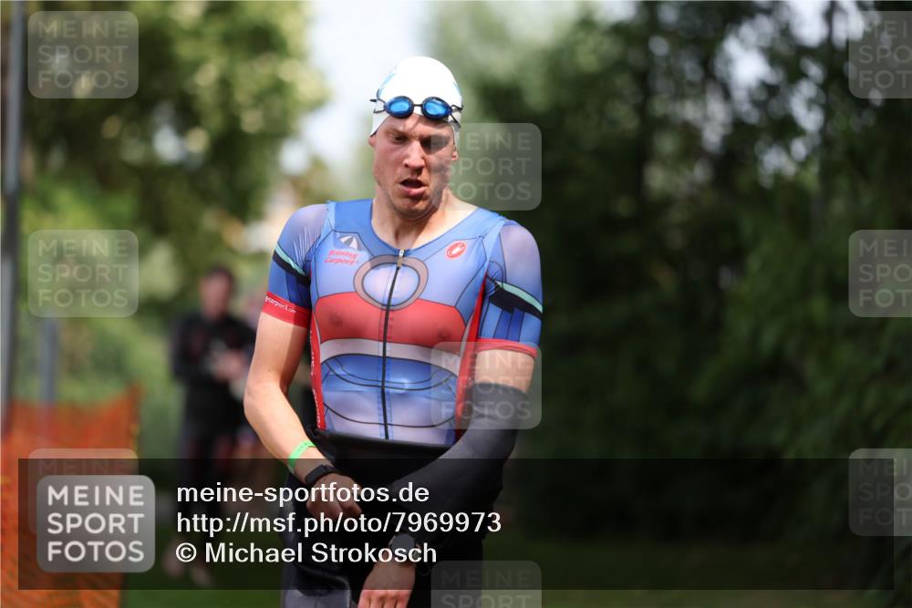 15.06.2025 - 7 Türme Triathlon Michael Strokosch http://msf.ph/oto/7969973 15.06.2025 12:57:10 Schwimmen 736, 774, 889, 910, 913, 915, 988, 1031, 1033, 1049, 1064, 1074, 1087, 1095, 1114, 1116, 1136, 1164, 1166, 1167 meine-sportfotos.de