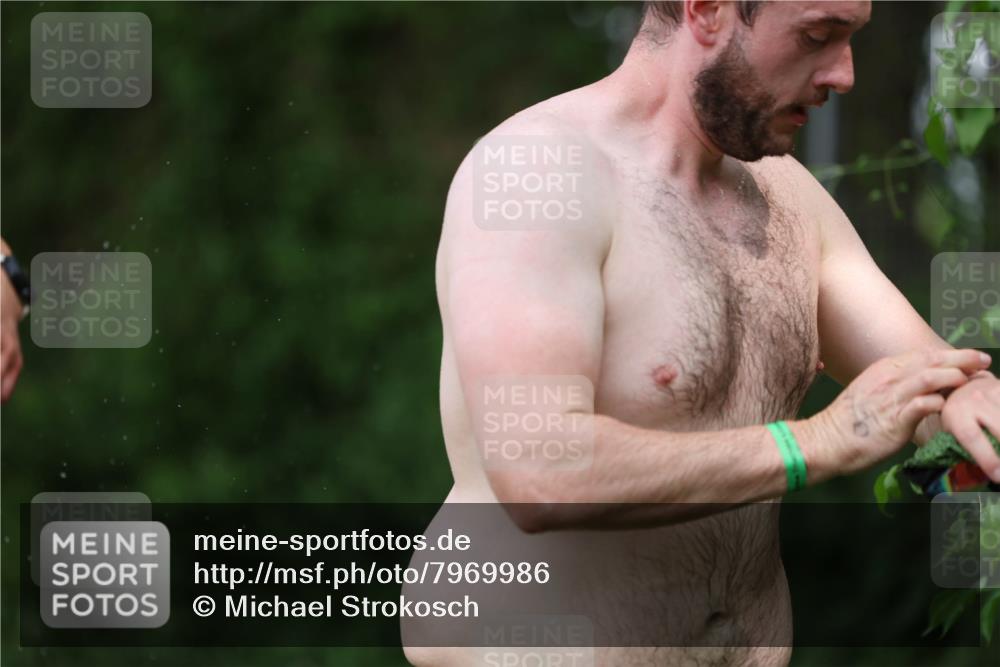 15.06.2025 - 7 Türme Triathlon Michael Strokosch http://msf.ph/oto/7969986 15.06.2025 12:57:12 Schwimmen 736, 774, 889, 913, 915, 988, 1031, 1033, 1049, 1064, 1074, 1087, 1095, 1114, 1116, 1136, 1164, 1166, 1167 meine-sportfotos.de