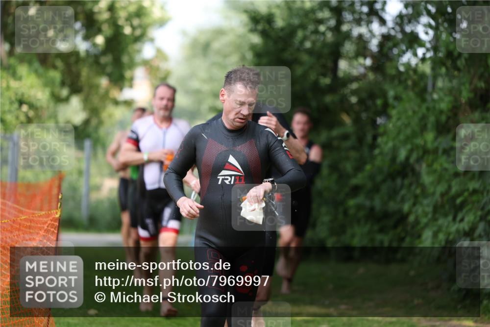 15.06.2025 - 7 Türme Triathlon Michael Strokosch http://msf.ph/oto/7969997 15.06.2025 12:57:15 Schwimmen 709, 736, 774, 889, 913, 915, 988, 1031, 1033, 1049, 1064, 1074, 1087, 1095, 1114, 1116, 1136, 1164, 1166, 1167 meine-sportfotos.de