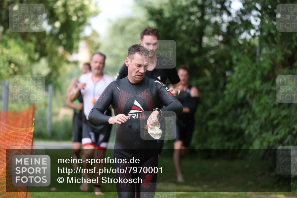 15.06.2025 - 7 Türme Triathlon Michael Strokosch http://msf.ph/oto/7970001 15.06.2025 12:57:15 Schwimmen 709, 736, 774, 889, 913, 915, 988, 1031, 1033, 1049, 1064, 1074, 1087, 1095, 1114, 1116, 1136, 1164, 1166, 1167 meine-sportfotos.de
