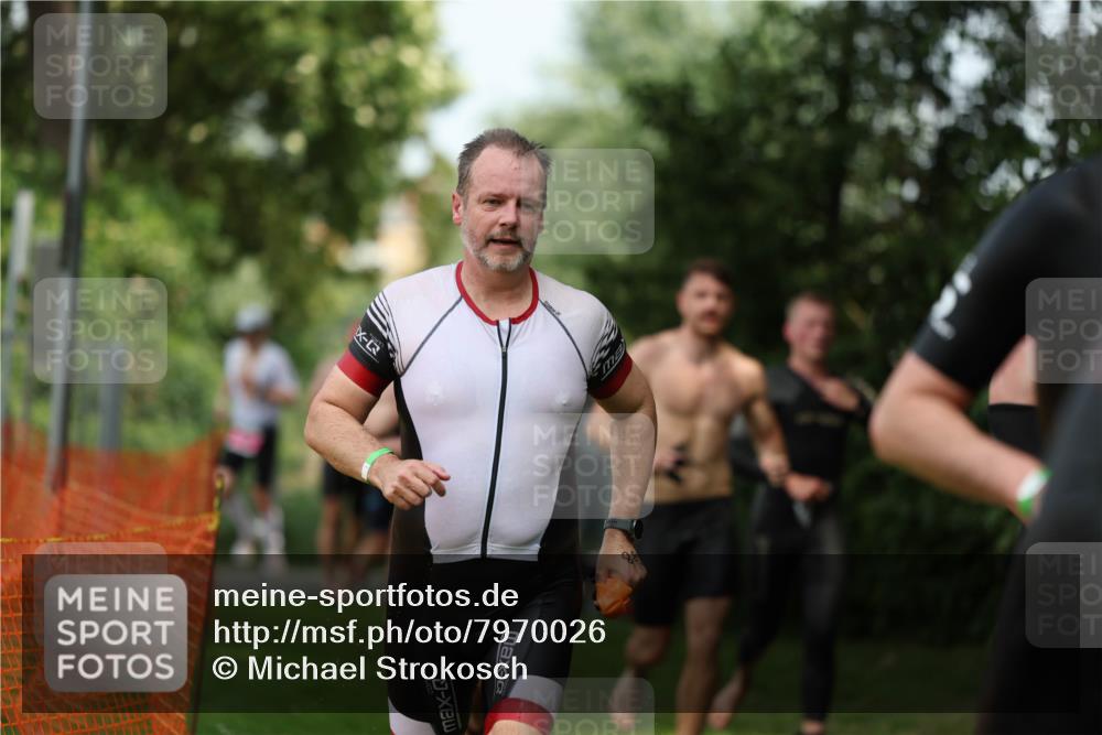15.06.2025 - 7 Türme Triathlon Michael Strokosch http://msf.ph/oto/7970026 15.06.2025 12:57:17 Schwimmen 709, 736, 774, 857, 889, 913, 915, 988, 1031, 1033, 1047, 1049, 1055, 1064, 1074, 1087, 1095, 1114, 1116, 1136, 1142, 1164, 1166, 1167 meine-sportfotos.de