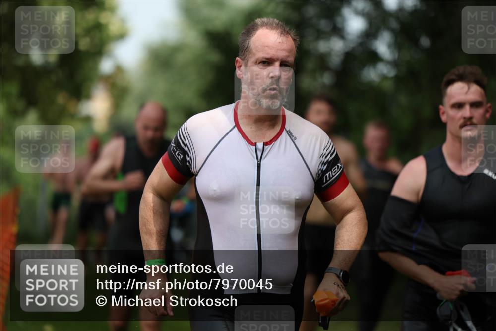 15.06.2025 - 7 Türme Triathlon Michael Strokosch http://msf.ph/oto/7970045 15.06.2025 12:57:18 Schwimmen 709, 736, 774, 793, 857, 889, 913, 915, 988, 1031, 1033, 1047, 1049, 1055, 1064, 1074, 1087, 1095, 1114, 1116, 1136, 1142, 1164, 1166, 1167 meine-sportfotos.de