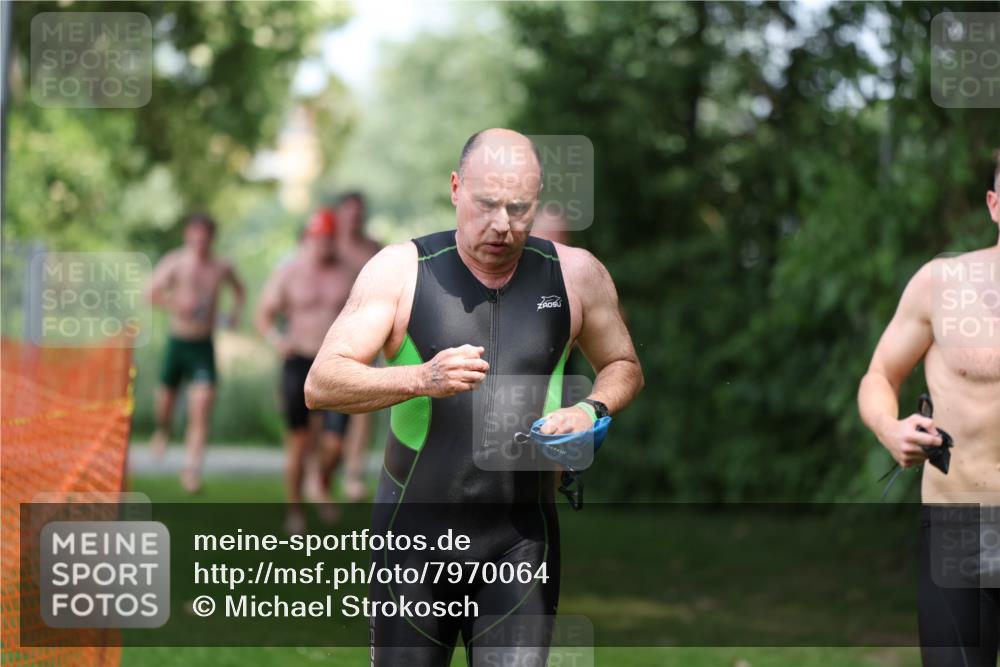15.06.2025 - 7 Türme Triathlon Michael Strokosch http://msf.ph/oto/7970064 15.06.2025 12:57:20 Schwimmen 709, 736, 774, 793, 857, 889, 913, 915, 944, 986, 988, 1031, 1033, 1047, 1049, 1055, 1064, 1087, 1095, 1114, 1116, 1117, 1136, 1142, 1164, 1166, 1167 meine-sportfotos.de