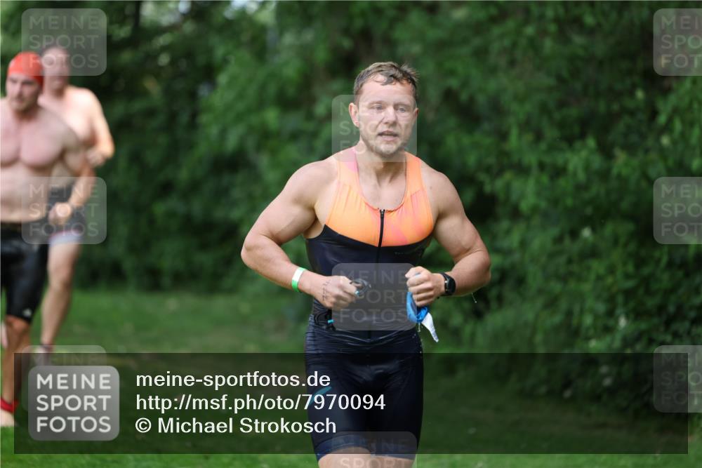 15.06.2025 - 7 Türme Triathlon Michael Strokosch http://msf.ph/oto/7970094 15.06.2025 12:57:23 Schwimmen 709, 736, 774, 793, 857, 889, 913, 944, 986, 1031, 1033, 1047, 1049, 1055, 1064, 1087, 1114, 1116, 1117, 1121, 1136, 1142, 1164, 1166 meine-sportfotos.de