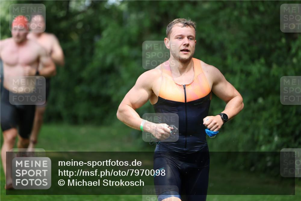 15.06.2025 - 7 Türme Triathlon Michael Strokosch http://msf.ph/oto/7970098 15.06.2025 12:57:23 Schwimmen 709, 736, 774, 793, 857, 889, 913, 944, 986, 1031, 1033, 1047, 1049, 1055, 1064, 1087, 1114, 1116, 1117, 1121, 1136, 1142, 1164, 1166 meine-sportfotos.de