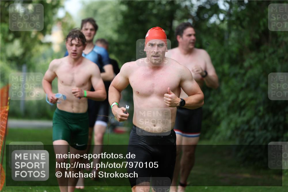 15.06.2025 - 7 Türme Triathlon Michael Strokosch http://msf.ph/oto/7970105 15.06.2025 12:57:25 Schwimmen 709, 736, 774, 793, 857, 889, 913, 944, 986, 1031, 1047, 1049, 1055, 1064, 1087, 1114, 1116, 1117, 1121, 1136, 1142, 1164, 1166 meine-sportfotos.de