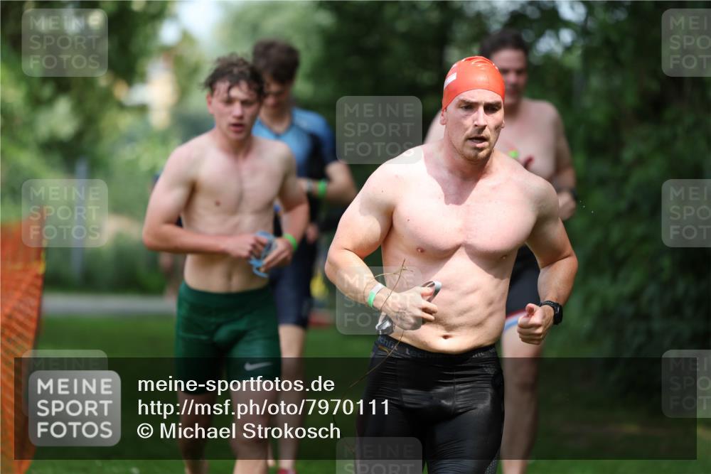 15.06.2025 - 7 Türme Triathlon Michael Strokosch http://msf.ph/oto/7970111 15.06.2025 12:57:25 Schwimmen 709, 736, 774, 793, 857, 889, 913, 944, 986, 1031, 1047, 1049, 1055, 1064, 1087, 1114, 1116, 1117, 1121, 1136, 1142, 1164, 1166 meine-sportfotos.de