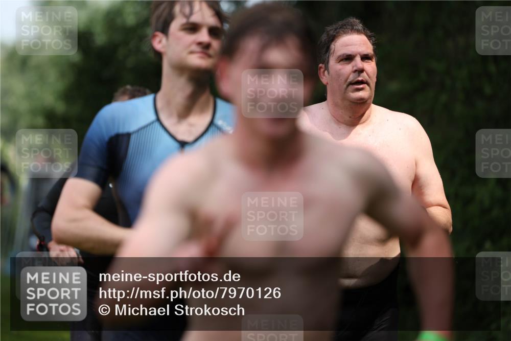 15.06.2025 - 7 Türme Triathlon Michael Strokosch http://msf.ph/oto/7970126 15.06.2025 12:57:27 Schwimmen 709, 736, 774, 793, 857, 889, 913, 944, 986, 1031, 1047, 1049, 1055, 1064, 1087, 1114, 1116, 1117, 1121, 1136, 1142, 1164, 1166 meine-sportfotos.de