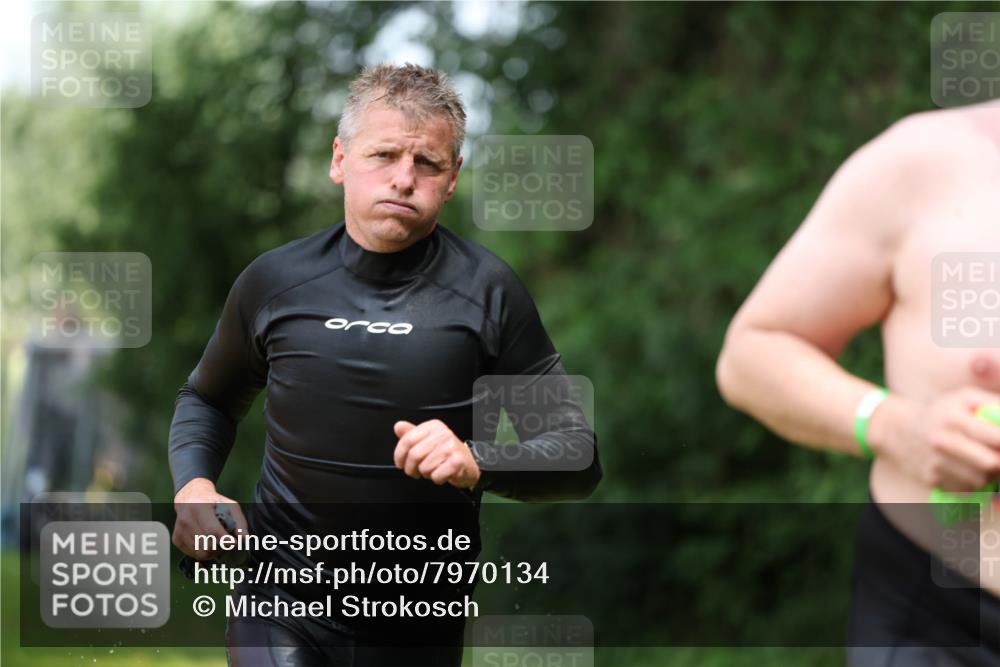 15.06.2025 - 7 Türme Triathlon Michael Strokosch http://msf.ph/oto/7970134 15.06.2025 12:57:28 Schwimmen 709, 736, 774, 793, 857, 889, 913, 944, 986, 1031, 1047, 1049, 1055, 1064, 1087, 1101, 1114, 1116, 1117, 1121, 1136, 1142, 1164, 1166 meine-sportfotos.de