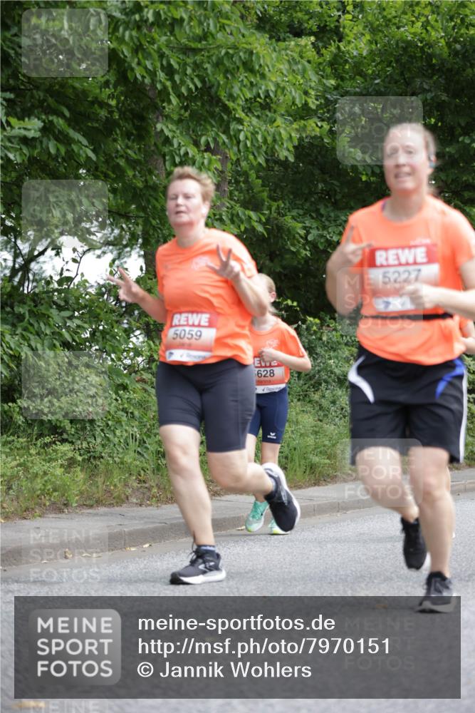 15.06.2025 - REWE Women's Run Jannik Wohlers http://msf.ph/oto/7970151 15.06.2025 10:05:15 Laufen 5059, 6628, 5227 meine-sportfotos.de
