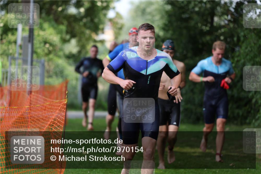 15.06.2025 - 7 Türme Triathlon Michael Strokosch http://msf.ph/oto/7970154 15.06.2025 12:57:33 Schwimmen 196, 709, 736, 774, 793, 837, 857, 913, 926, 944, 971, 986, 989, 1047, 1049, 1055, 1087, 1101, 1114, 1116, 1117, 1121, 1142, 1157, 1164 meine-sportfotos.de