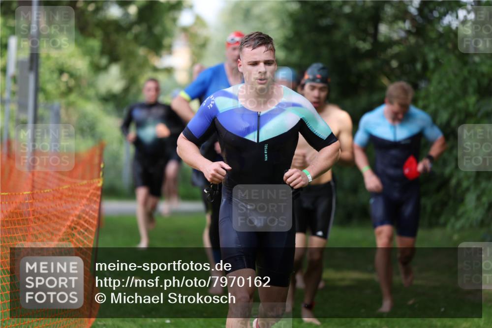 15.06.2025 - 7 Türme Triathlon Michael Strokosch http://msf.ph/oto/7970162 15.06.2025 12:57:33 Schwimmen 196, 709, 736, 774, 793, 837, 857, 913, 926, 944, 971, 986, 989, 1047, 1049, 1055, 1087, 1101, 1114, 1116, 1117, 1121, 1142, 1157, 1164 meine-sportfotos.de