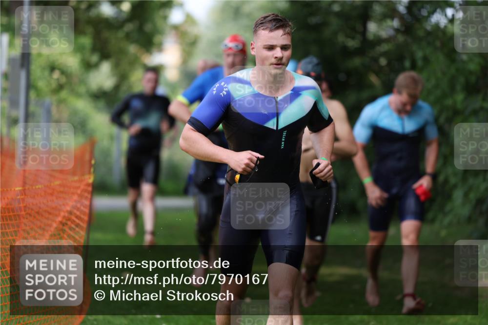 15.06.2025 - 7 Türme Triathlon Michael Strokosch http://msf.ph/oto/7970167 15.06.2025 12:57:34 Schwimmen 196, 709, 736, 774, 793, 837, 857, 913, 926, 942, 944, 971, 986, 989, 1047, 1049, 1055, 1087, 1101, 1114, 1117, 1121, 1142, 1157, 1164 meine-sportfotos.de