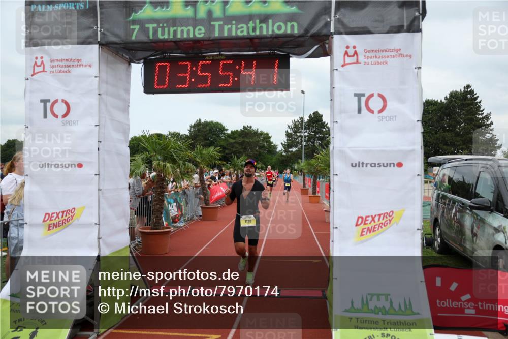 15.06.2025 - 7 Türme Triathlon Michael Strokosch http://msf.ph/oto/7970174 15.06.2025 13:55:41 Ziel 745, 978, 1120 meine-sportfotos.de