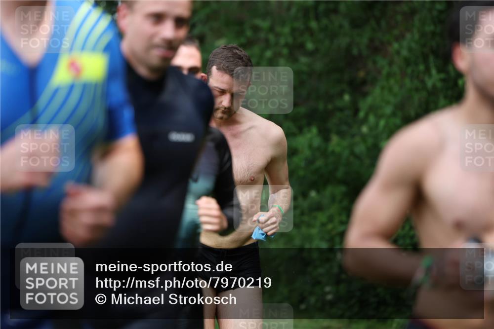 15.06.2025 - 7 Türme Triathlon Michael Strokosch http://msf.ph/oto/7970219 15.06.2025 12:57:38 Schwimmen 196, 709, 793, 837, 857, 913, 926, 942, 944, 971, 986, 989, 1004, 1010, 1047, 1055, 1101, 1114, 1117, 1121, 1142, 1157 meine-sportfotos.de