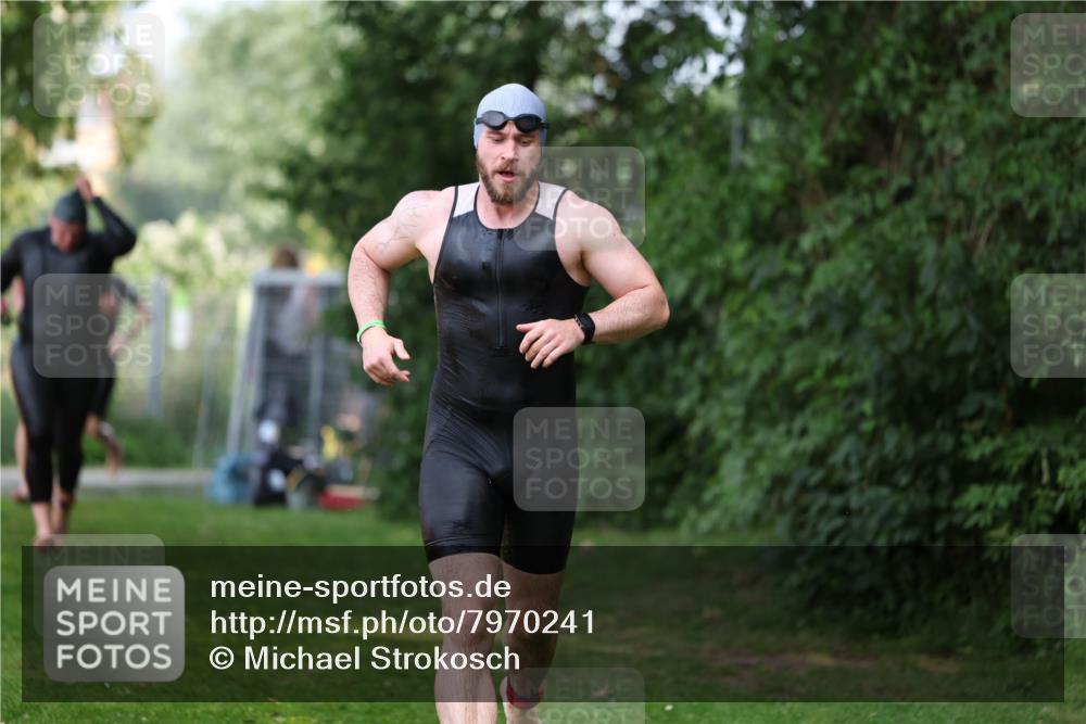 15.06.2025 - 7 Türme Triathlon Michael Strokosch http://msf.ph/oto/7970241 15.06.2025 12:57:40 Schwimmen 196, 709, 793, 837, 857, 926, 942, 944, 971, 986, 989, 1004, 1010, 1047, 1054, 1055, 1101, 1117, 1121, 1142, 1157 meine-sportfotos.de