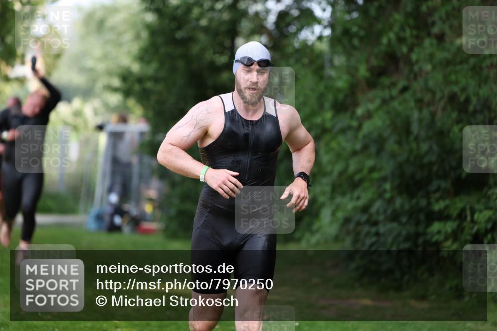 15.06.2025 - 7 Türme Triathlon Michael Strokosch http://msf.ph/oto/7970250 15.06.2025 12:57:40 Schwimmen 196, 709, 793, 837, 857, 926, 942, 944, 971, 986, 989, 1004, 1010, 1047, 1054, 1055, 1101, 1117, 1121, 1142, 1157 meine-sportfotos.de