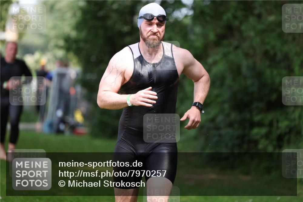15.06.2025 - 7 Türme Triathlon Michael Strokosch http://msf.ph/oto/7970257 15.06.2025 12:57:41 Schwimmen 196, 709, 793, 837, 857, 926, 942, 944, 971, 986, 989, 1004, 1010, 1047, 1054, 1055, 1101, 1117, 1121, 1142, 1157 meine-sportfotos.de