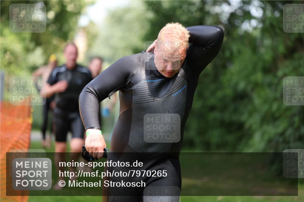 15.06.2025 - 7 Türme Triathlon Michael Strokosch http://msf.ph/oto/7970265 15.06.2025 12:57:44 Schwimmen 196, 709, 793, 837, 857, 926, 942, 944, 971, 986, 989, 1004, 1010, 1047, 1054, 1055, 1101, 1117, 1121, 1142, 1157 meine-sportfotos.de