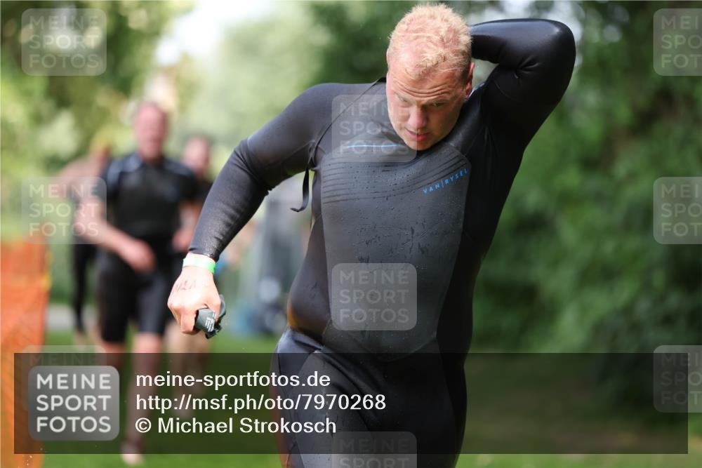 15.06.2025 - 7 Türme Triathlon Michael Strokosch http://msf.ph/oto/7970268 15.06.2025 12:57:44 Schwimmen 196, 709, 793, 837, 857, 926, 942, 944, 971, 986, 989, 1004, 1010, 1047, 1054, 1055, 1101, 1117, 1121, 1142, 1157 meine-sportfotos.de