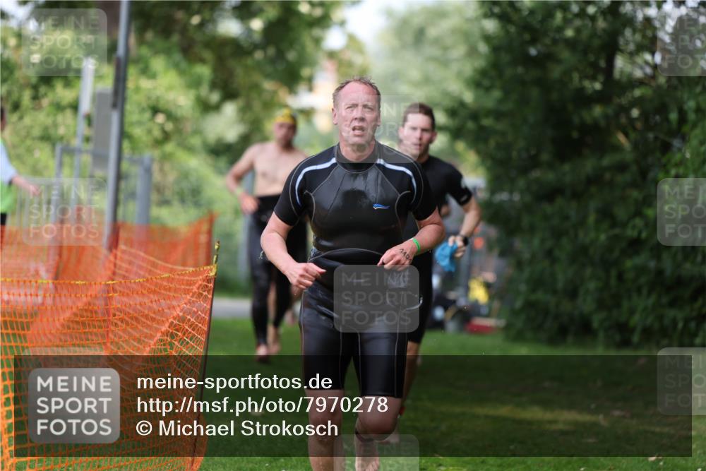 15.06.2025 - 7 Türme Triathlon Michael Strokosch http://msf.ph/oto/7970278 15.06.2025 12:57:46 Schwimmen 196, 775, 793, 837, 857, 926, 942, 944, 971, 986, 989, 1004, 1010, 1047, 1054, 1055, 1101, 1117, 1121, 1142, 1157 meine-sportfotos.de