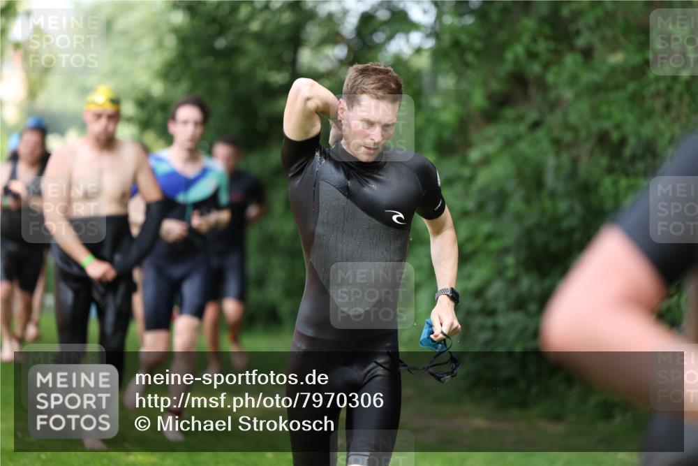 15.06.2025 - 7 Türme Triathlon Michael Strokosch http://msf.ph/oto/7970306 15.06.2025 12:57:48 Schwimmen 196, 775, 793, 837, 926, 942, 944, 971, 986, 989, 1004, 1010, 1054, 1101, 1117, 1121, 1157, 1186, 1193 meine-sportfotos.de