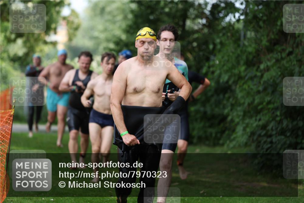 15.06.2025 - 7 Türme Triathlon Michael Strokosch http://msf.ph/oto/7970323 15.06.2025 12:57:49 Schwimmen 196, 775, 837, 926, 942, 944, 971, 986, 989, 1004, 1010, 1054, 1101, 1117, 1121, 1157, 1186, 1193 meine-sportfotos.de