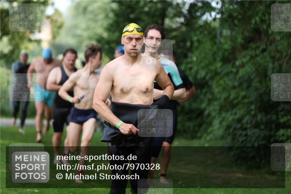 15.06.2025 - 7 Türme Triathlon Michael Strokosch http://msf.ph/oto/7970328 15.06.2025 12:57:50 Schwimmen 196, 704, 775, 837, 926, 942, 944, 971, 989, 1004, 1010, 1054, 1069, 1101, 1121, 1157, 1186, 1193 meine-sportfotos.de