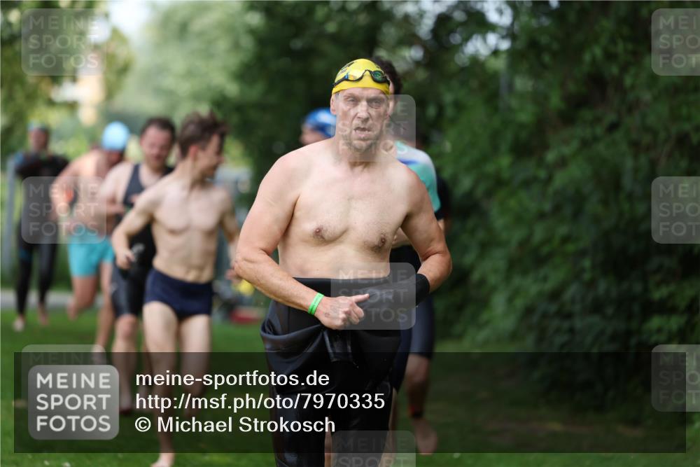 15.06.2025 - 7 Türme Triathlon Michael Strokosch http://msf.ph/oto/7970335 15.06.2025 12:57:50 Schwimmen 196, 704, 775, 837, 926, 942, 944, 971, 989, 1004, 1010, 1054, 1069, 1101, 1121, 1157, 1186, 1193 meine-sportfotos.de